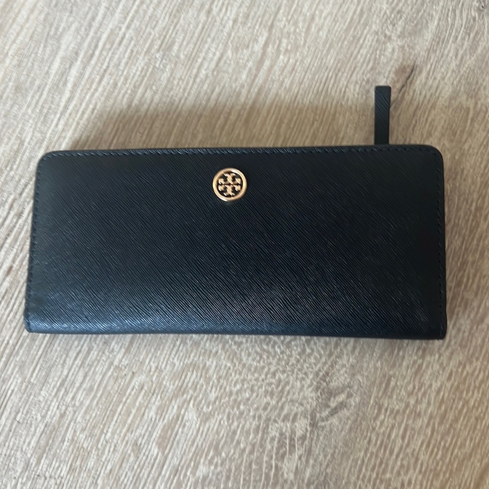 Tory Burch slim wallet black. Use a couple times. Shows no sign of wear